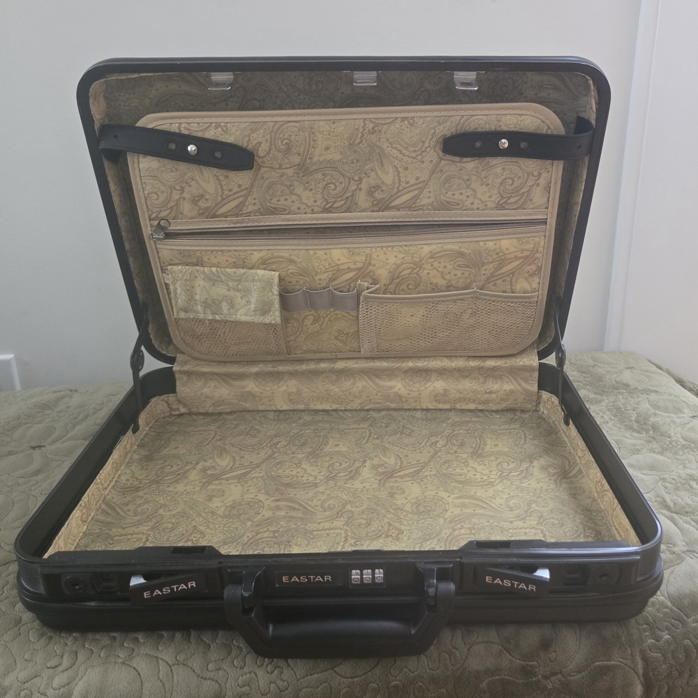Black Hard-Shell Business Briefcase - Picture 3 of 4